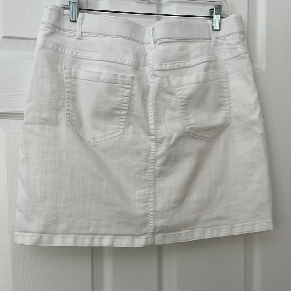 Elegant White Croft & Barrow Denim Skirt - Picture 3 of 9